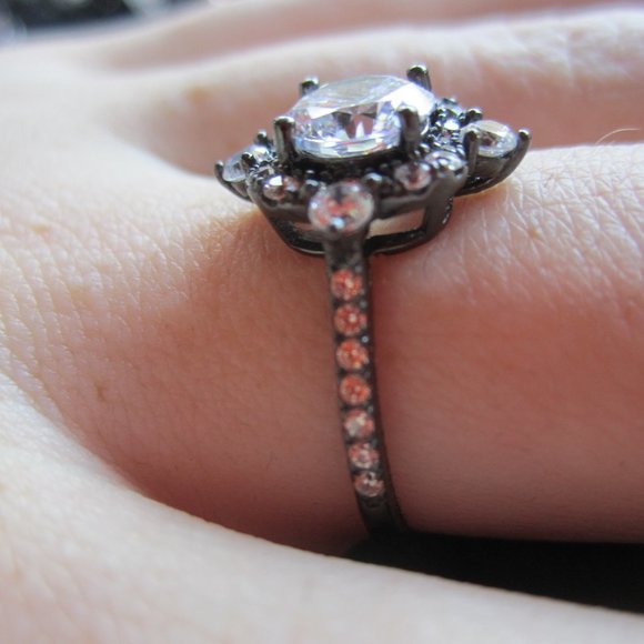 Beautiful Silver & Black Charmed Aroma Ring - Picture 2 of 5